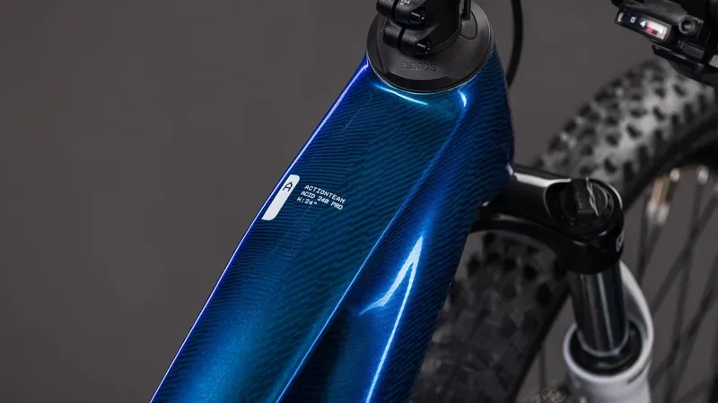 2026 Cube Acid 240 Hybrid Rookie Pro 400x E-Kids Bike In Actionteam-2