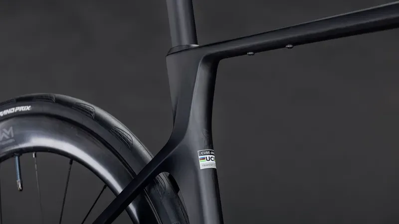 2026 Cube Agree C:62 Pro Road Bike in Blackline-4