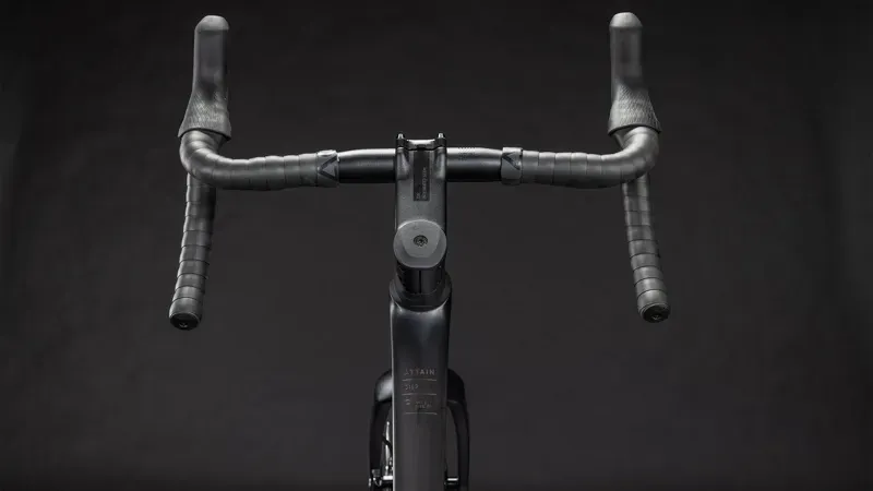 Cube Attain C:62 Race Road Bike In Blackline-3