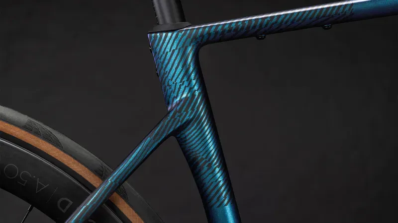 Cube Attain C:62 SLT Road Bike In Shift Mint/White-4