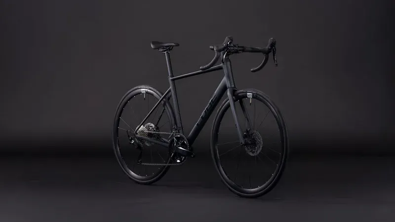 2026 Cube Attain SLX Road Bike in Coal/Prism-1