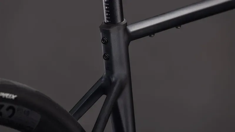 2026 Cube Attain SLX Road Bike in Coal/Prism-3