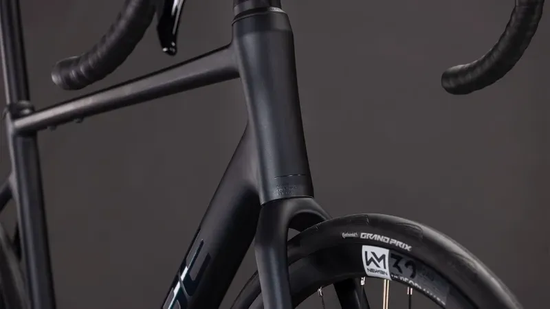 2026 Cube Attain SLX Road Bike in Coal/Prism-6