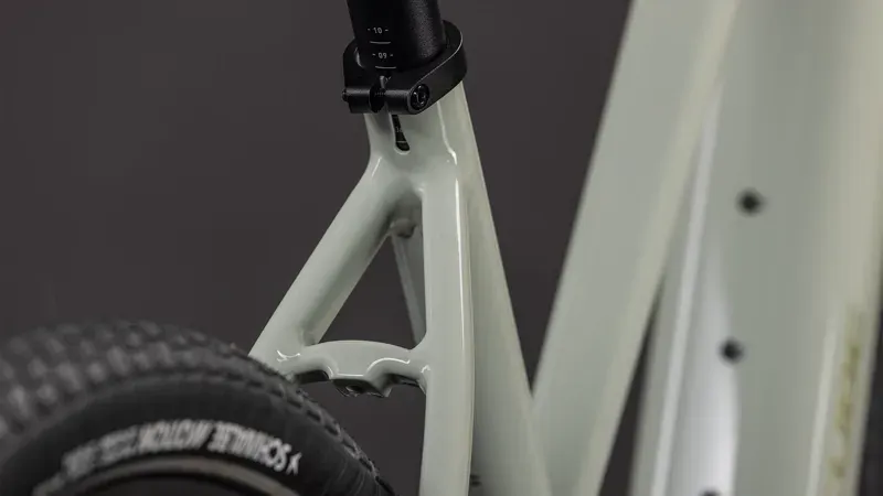 2026 Cube Editor Hybrid SLX 400x 2026 Trapeze E-Hybrid Bike In Reed Beige/Chrome-4