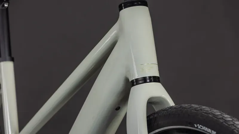 2026 Cube Editor Hybrid SLX 400x 2026 Trapeze E-Hybrid Bike In Reed Beige/Chrome-6