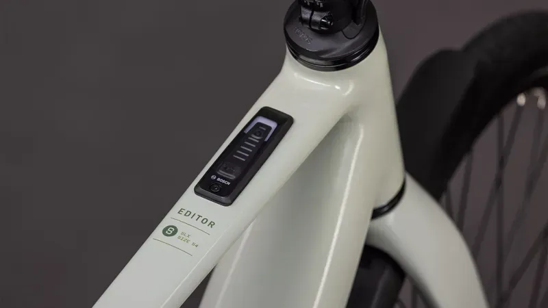 2026 Cube Editor Hybrid SLX 400x FE Classic E-City Bike in Reed Beige/Chrome-2