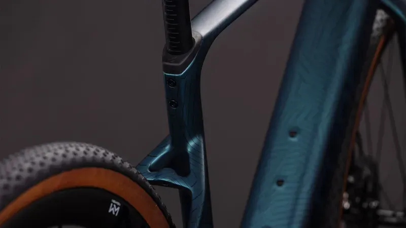 Cube Nuroad Hybrid C:62 SLT 400X E-Gravel Bike in Royal Green/Crisscross-3