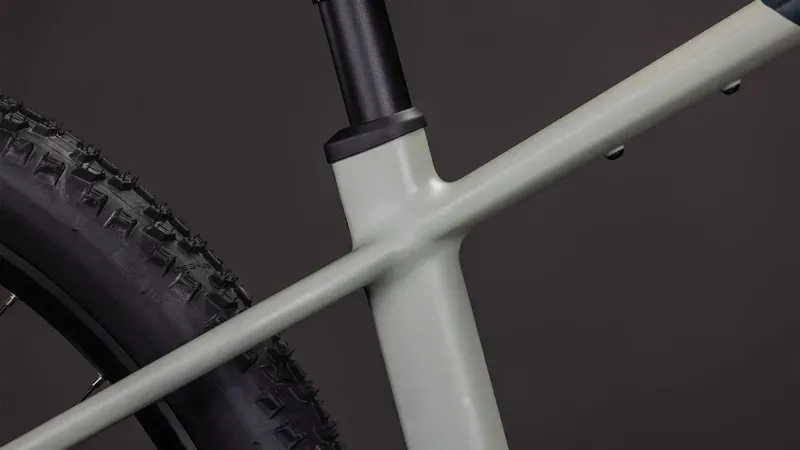 2026 Cube Reaction Hybrid SLT 800 E-Hybrid Bike in Reed Beige/Sagebrush Green-4