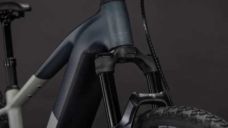 2026 Cube Reaction Hybrid SLT 800 E-Hybrid Bike in Reed Beige/Sagebrush Green-6