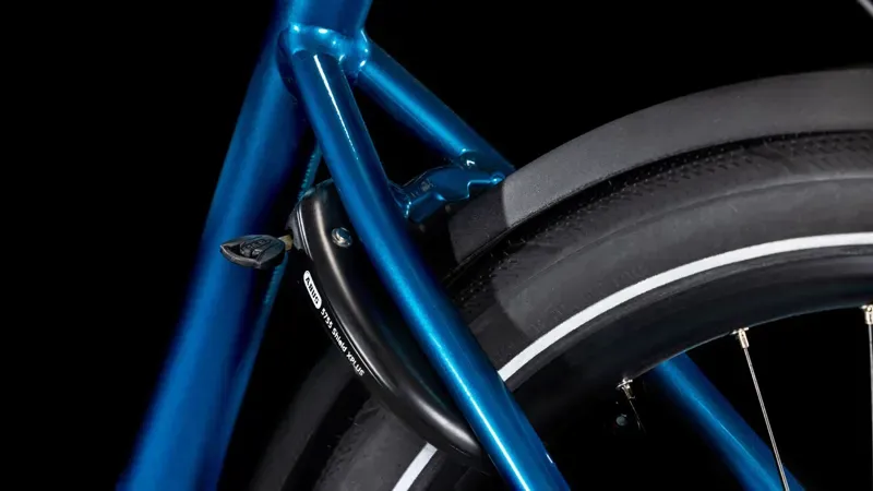 2026 Cube Supreme Hybrid Pro 625 City E-Bike In Electric Blue/Black-5