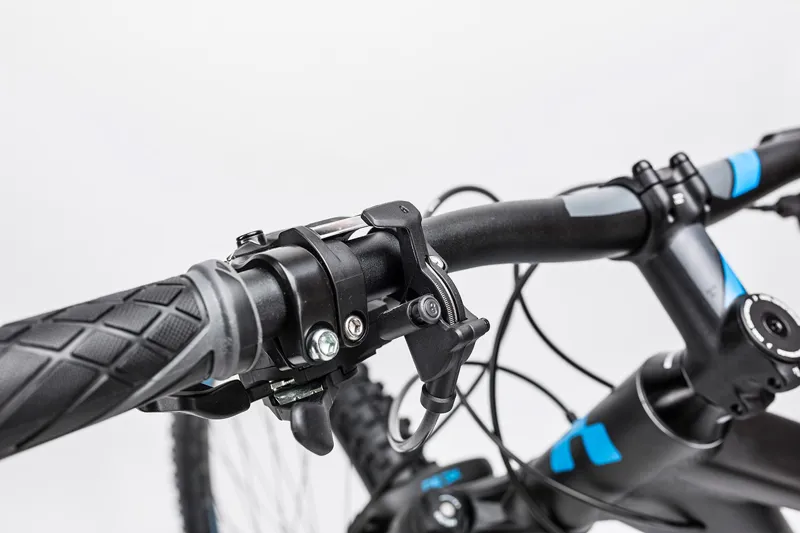 cube attention black