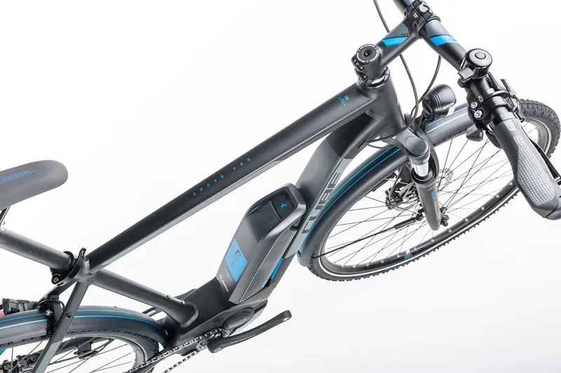 2017 CUBE CROSS PRO ALLROAD HYBRID TRAPEZE 500 BLACK/BLUE-2