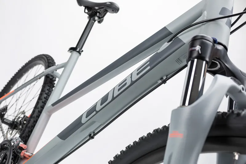 17 Cube Nature Mens Hybrid Bike Grey Flash Orange 17 Cube Nature Mens Hybrid Bike Grey Flash Orange