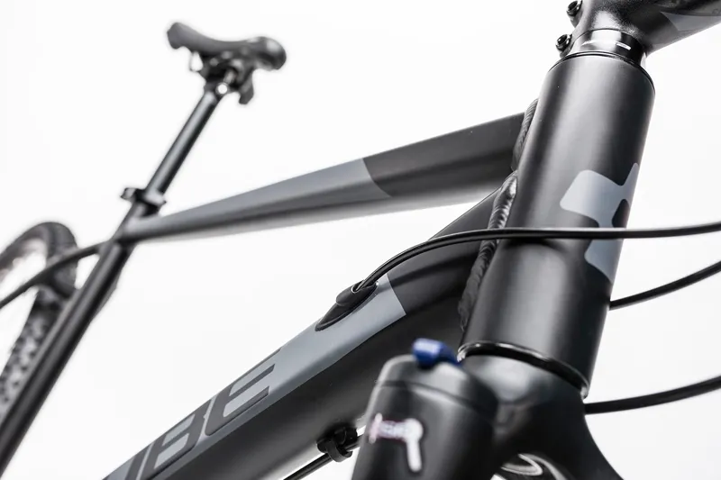 2017 CUBE NATURE PRO TRAPEZE WOMENS HYBRID BIKE BLACK GREY