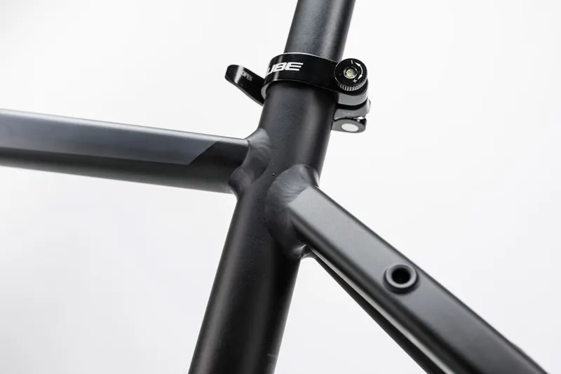 2017 CUBE CROSS MENS HYBRID BIKE BLACK/FLASHGREEN-6