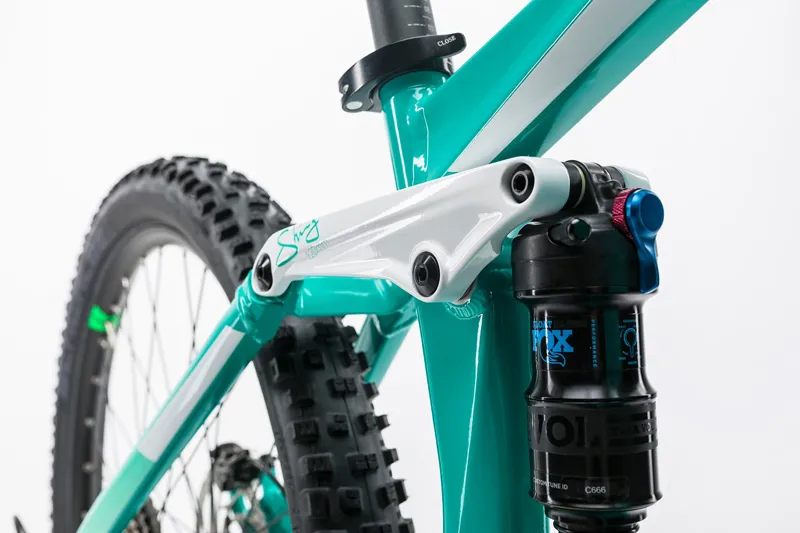 2017 LADIES CUBE STING WLS HYBRID 120 27.5.-6