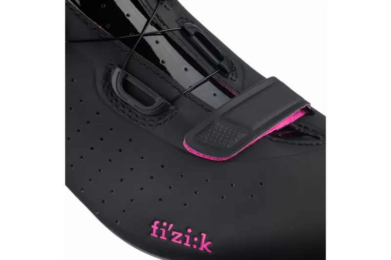Fizik R5 Tempo Overcurve Road Shoe in Black/Pink-3