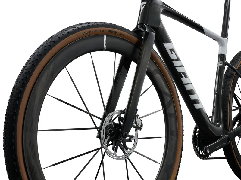 Giant Revolt Advanced SL 0 Gravel Bike in RawCarbon/Prismpearl-7