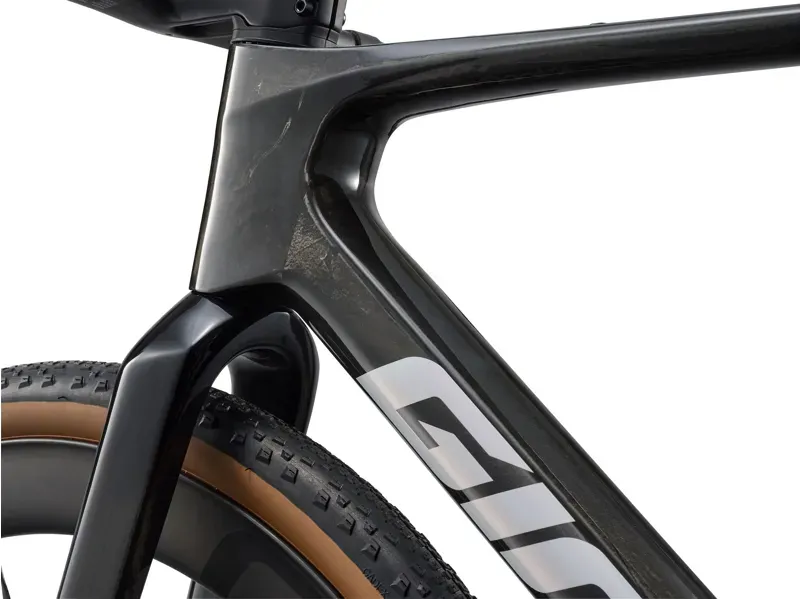Giant Revolt Advanced SL 0 Gravel Bike in RawCarbon/Prismpearl-6