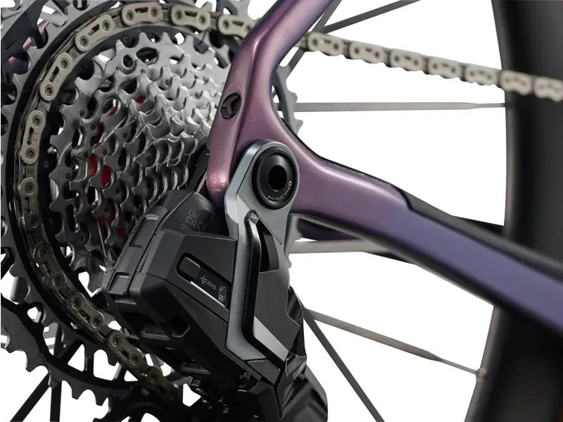 Giant Revolt Advanced SL 1 Gravel Bike in Tempest Purple-8