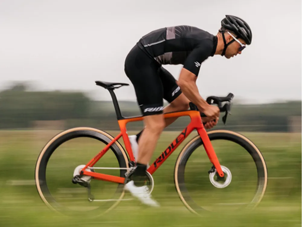 Discover lightweight and fast road bikes, designed for smooth rides and top performance on paved surfaces.