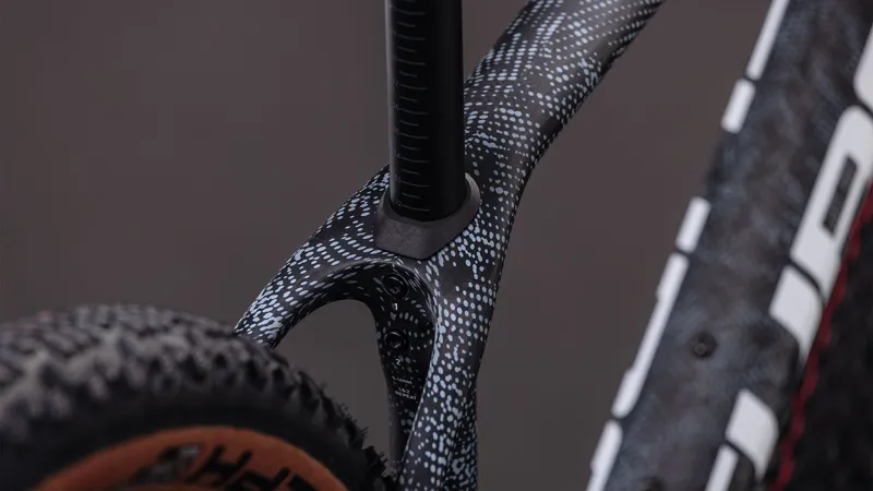 2026 Cube Phenix C:68X SLT - Carbon hardtail mountain bike - Matrix Black and White-3