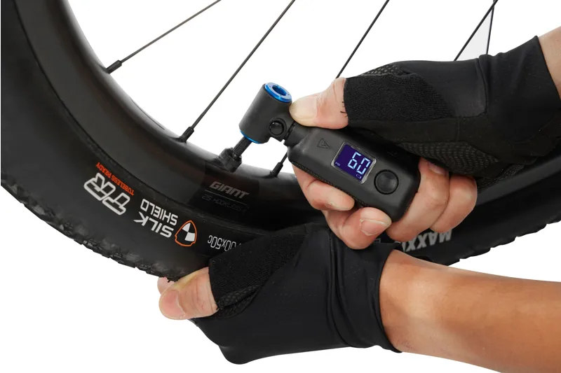 Giant Control Digital Gauge - Black-2