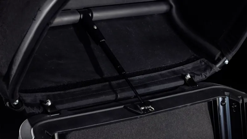 2025 Cube Trike Family Hybrid 750 - Electric Cargo Trike - Flash White / Black-6