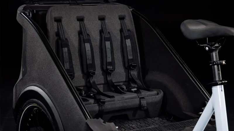 2025 Cube Trike Family Hybrid 750 - Electric Cargo Trike - Flash White / Black-10