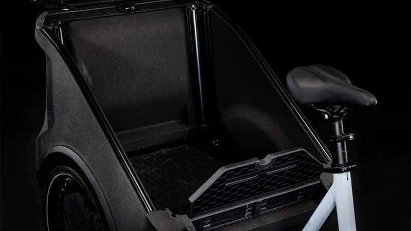 2025 Cube Trike Family Hybrid 750 - Electric Cargo Trike - Flash White / Black-11