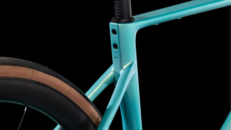 2025 Cube Attain c:62 SLX - 105 Di2 equipped Carbon Road Bike - Lagoon / Black-4