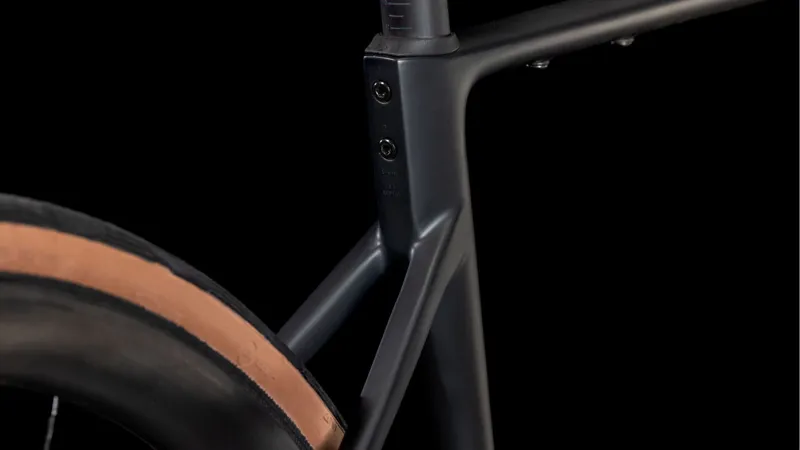 2025 Cube Attain C:62 SLT - Ultegra Di2 equipped Road Bike - Carbon / Rainbow-4