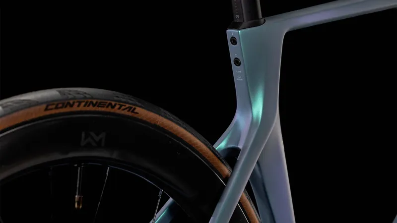 2025 Cube Agree C:62 Pro - Ultegra Di2 equipped Carbon Road Bike - Polar Light / Aqua Green-4