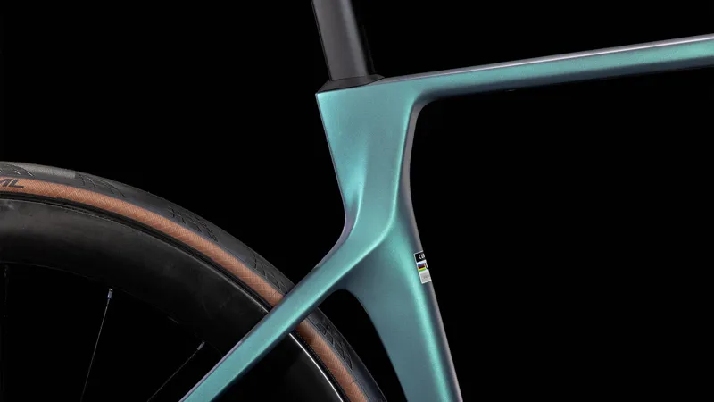 2025 Cube Agree C:62 Pro - Ultegra Di2 equipped Carbon Road Bike - Polar Light / Aqua Green-5