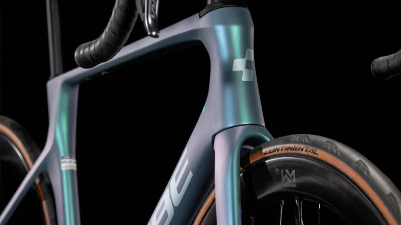 2025 Cube Agree C:62 Pro - Ultegra Di2 equipped Carbon Road Bike - Polar Light / Aqua Green-6