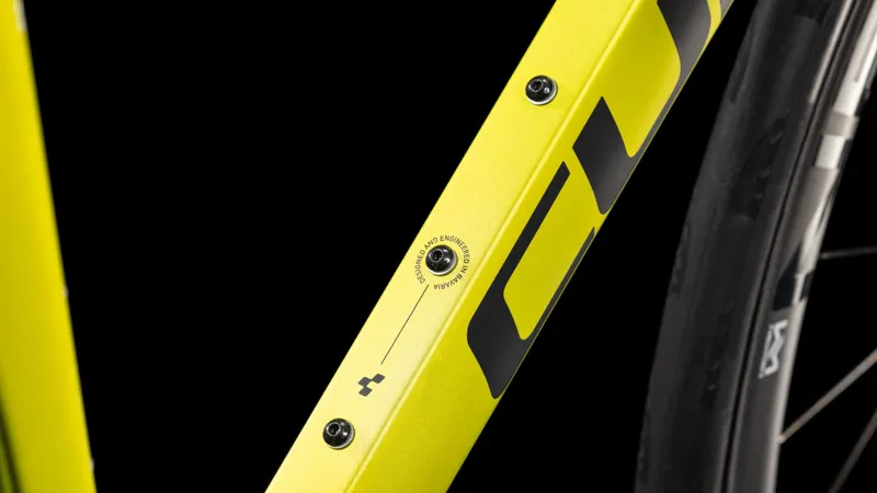 2025 Cube Agree C:62 Race - Ultegra Di2 equipped Road Bike - Flash Lime / Black-4