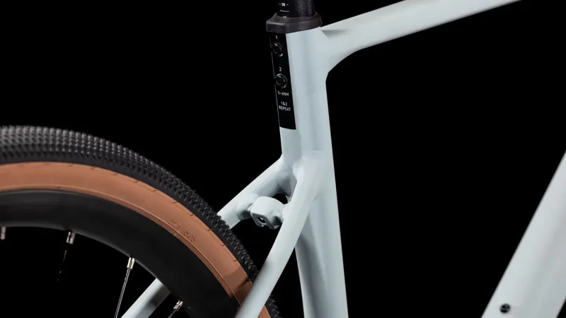 2025 Cube Nuroad Race - Shimano GRX610 equipped Gravel bike - Haze / Gloss-3