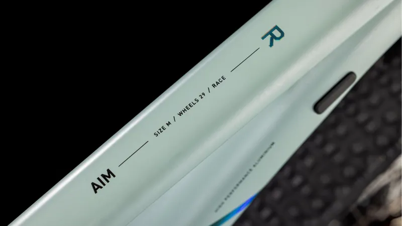 2025 Cube Aim Race - Hardtail Mountain Bike - Frozen Grape / Turmalin-3