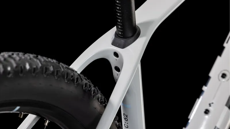 2025 Cube Reaction C:62 One - Hardtail Mountain Bike - Cotton / White-3