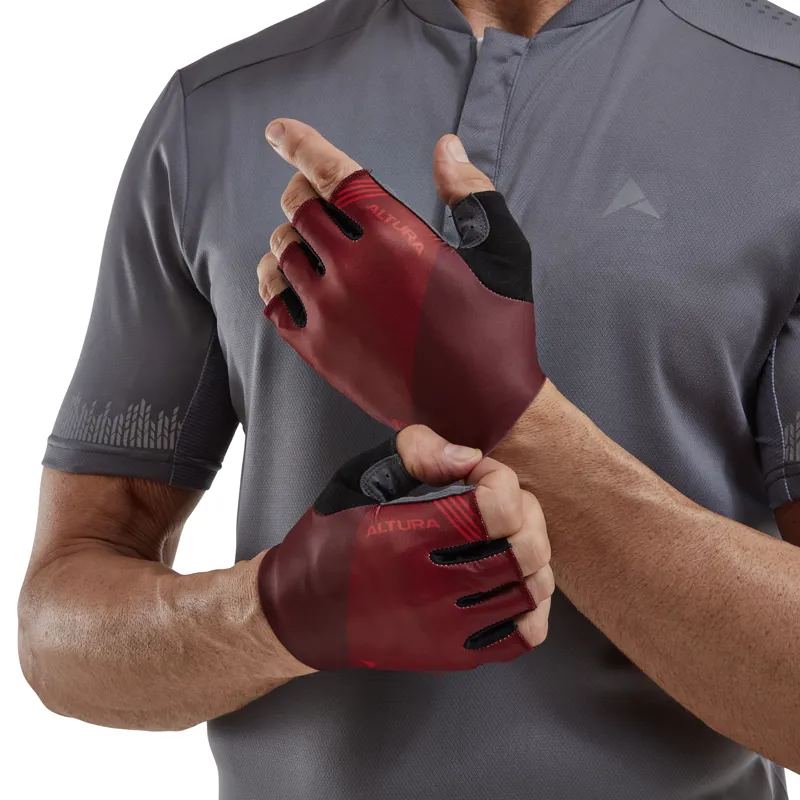 Altura Airstream Unisex Cycling Mitts in Red
