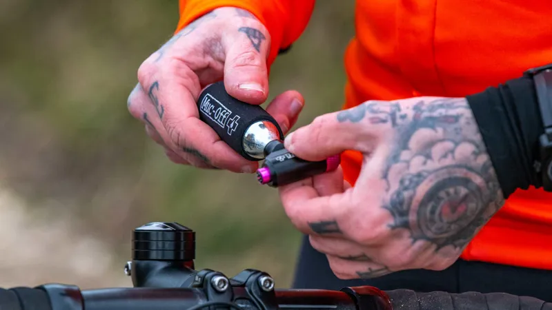 Muc-Off Road Inflator Kit-1