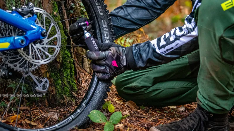 Muc-Off MTB Inflator Kit-2