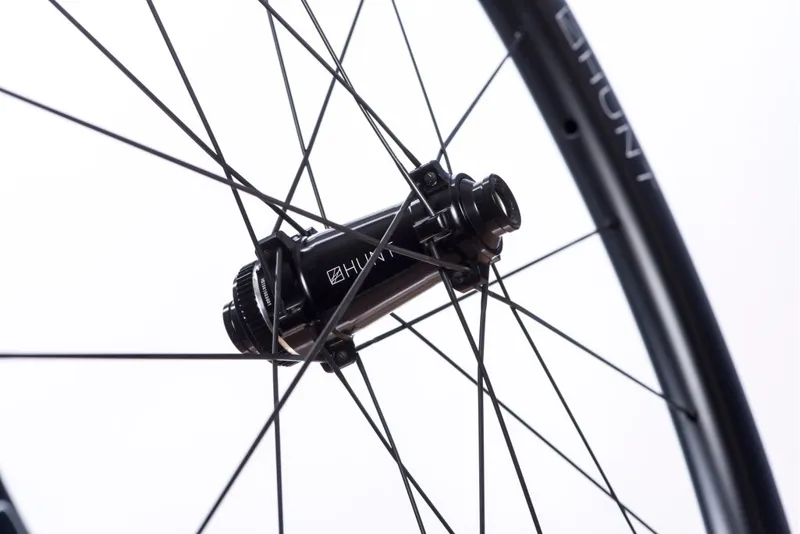 HUNT 44 Aerodynamicist Carbon Disc Wheelset in Black-6