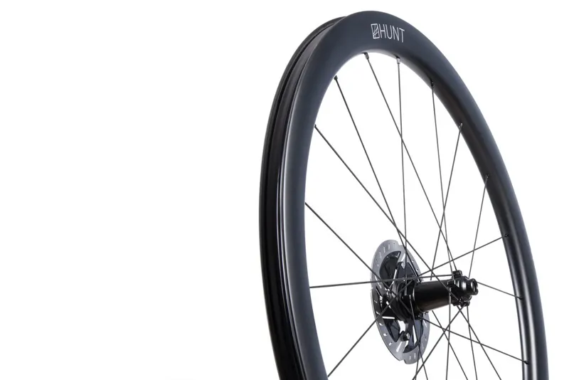 HUNT 44 Aerodynamicist Carbon Disc Wheelset in Black-3