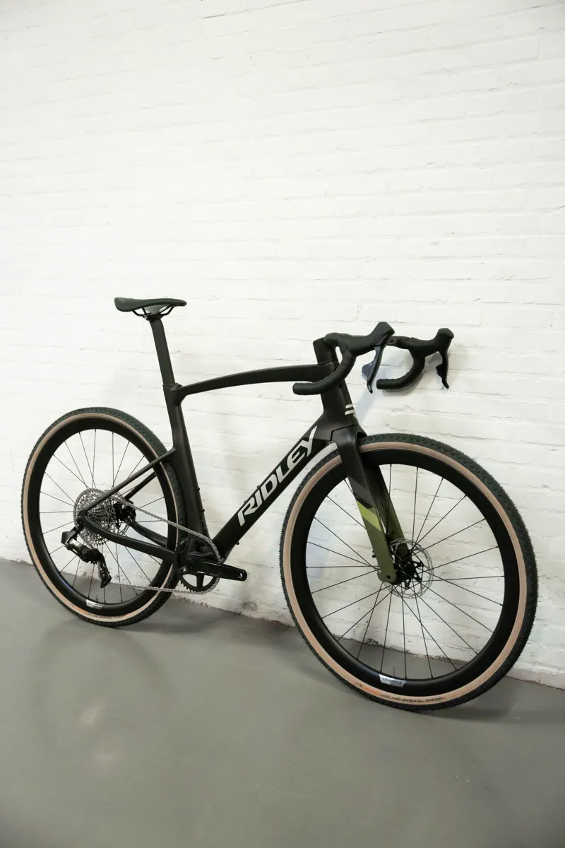 2025 Ridley Kanzo Fast SRAM RED XPLR - Gravel Bike - Black Metallic-1
