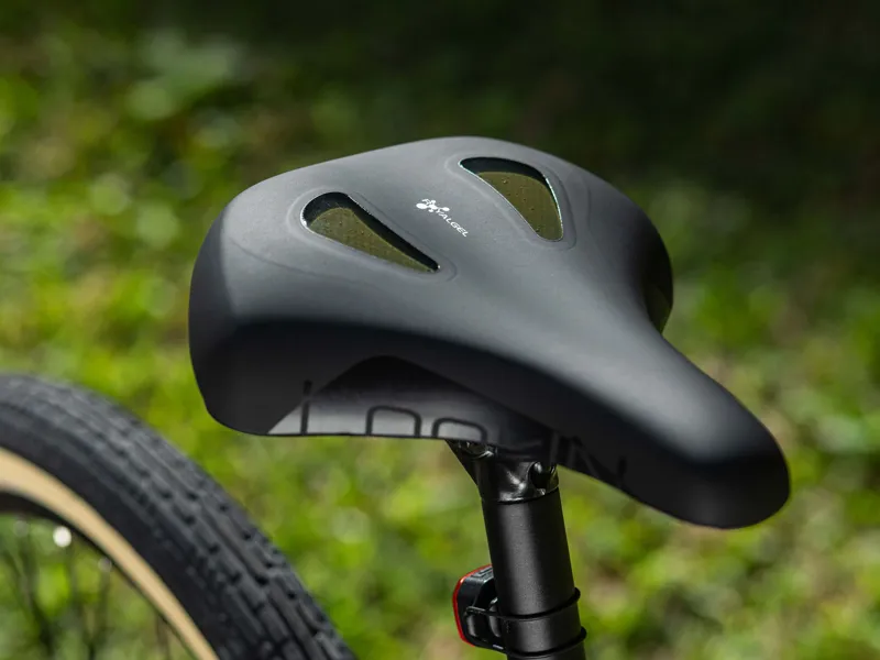 Momentum Selle Royale Lookin 3D Relaxed Saddle in Black-2