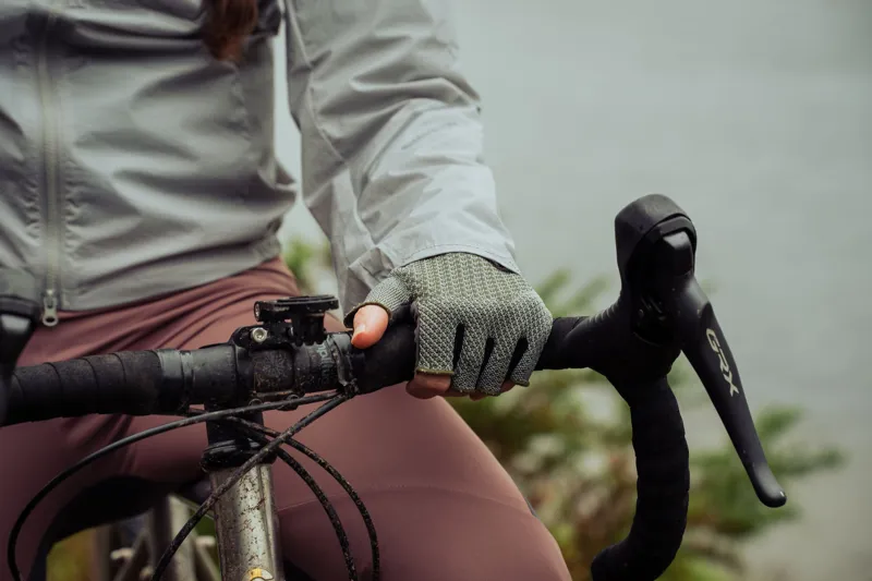 Madison Flux Ergonomix Trail Mitts / Mineral Red - Castle Grey-2