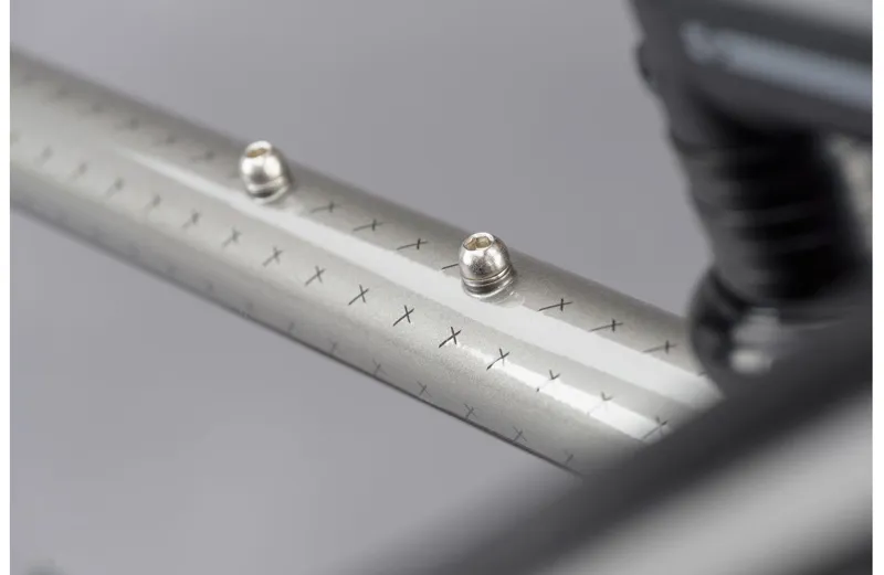 2021 Genesis Croix De Fer 20 Steel Flat Bar Gravel Bike in Silver-4