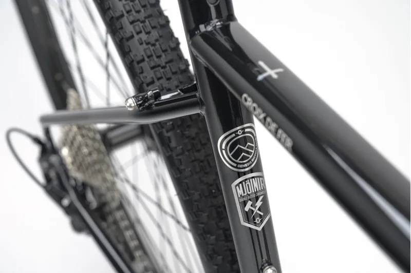 Genesis Croix de Fer 20 - Steel frame Adventure Bike - Burt Bachablack-4