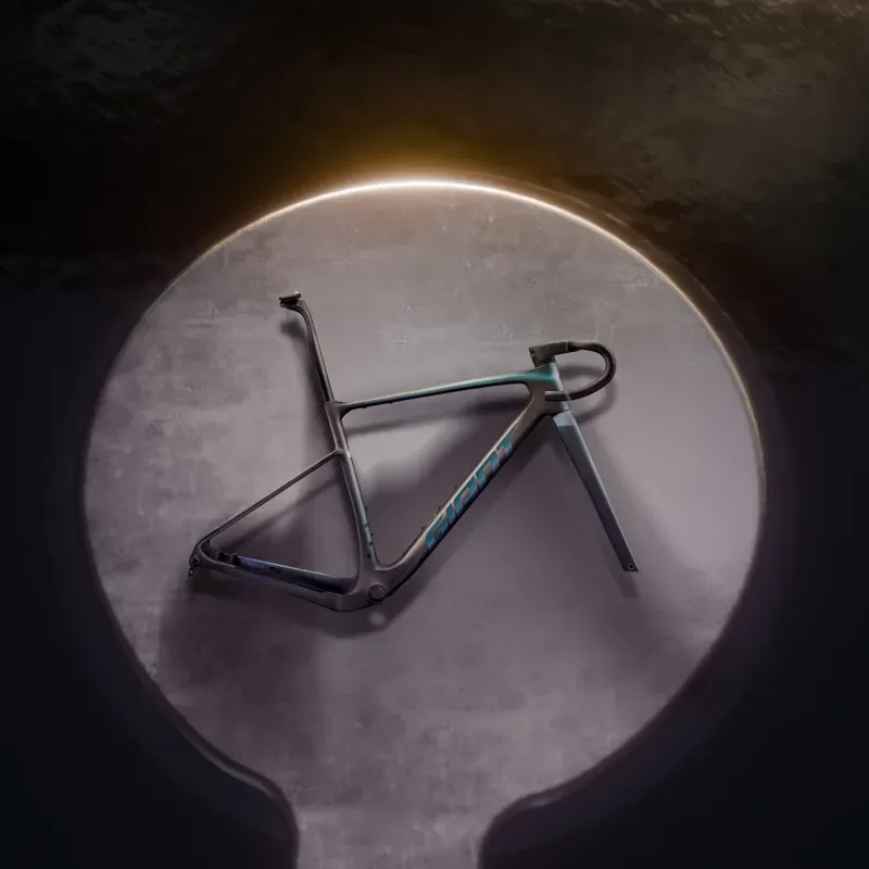 Giant Revolt Advanced SL-FF Gravel Bike Frameset in Superspeed Teal-8